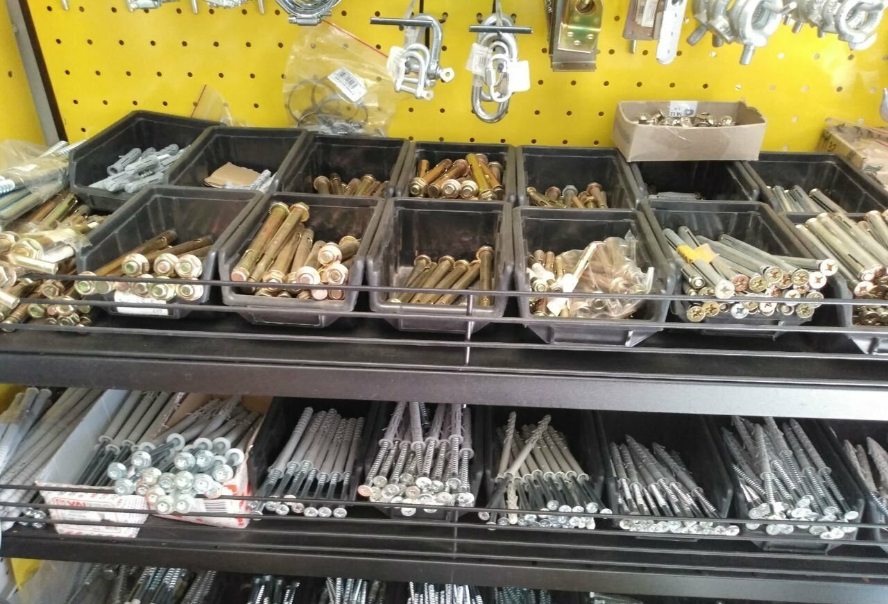 Лотки с метизами и крепежом на развес